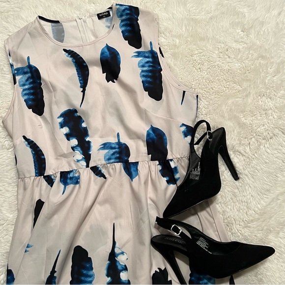 Vonda Dresses Vonda Pale Grey And Blue Feather Printed Maxi Dress Poshmark